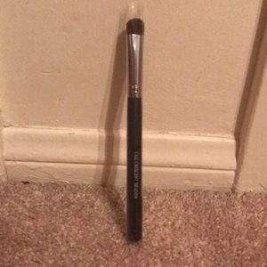 C422 Crescent Shadow Brush